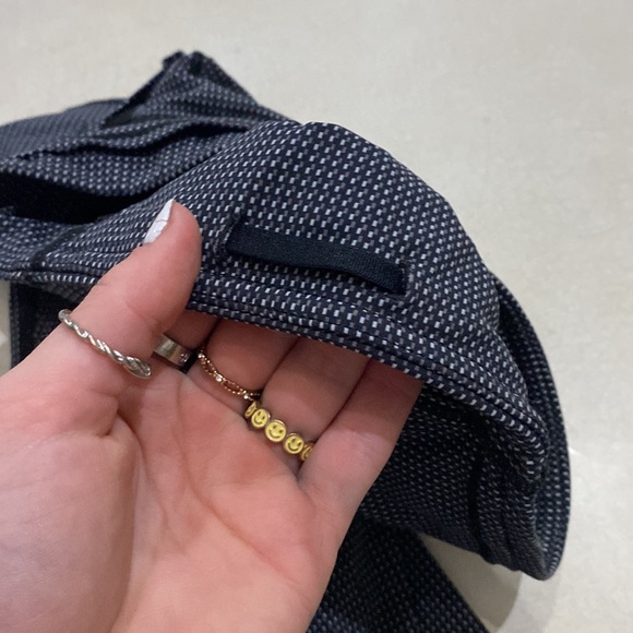 LULULEMON RARE Teeny check white and black!! SIZE 4 FAST FREE 7/8 TIGHT. - Picture 7 of 14